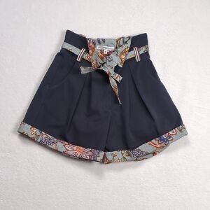 Pan Con Chocolate Girls Black Floral Tie-Waist Pleated Shorts (Size 6)